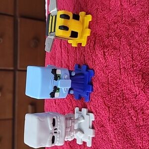 Lot Of 9 Minecraft Action Figures Wolf, Lamb, Skelton, Evoker, Bee & Accessories